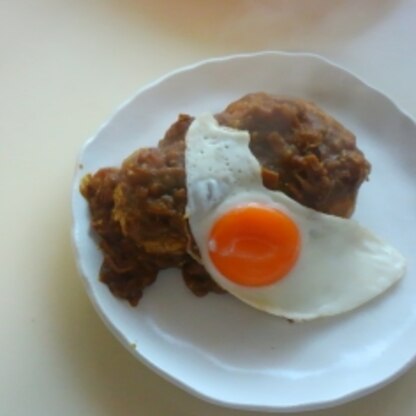 余りのカレーで煮込んでみましたぁ～♪フワフワのハンバーグが♪美味しいぃ～(*^^*)♪と大好評でしたぁ～(*^^*)♪ご馳走様でしたぁ～(*^▽^)/★*☆♪